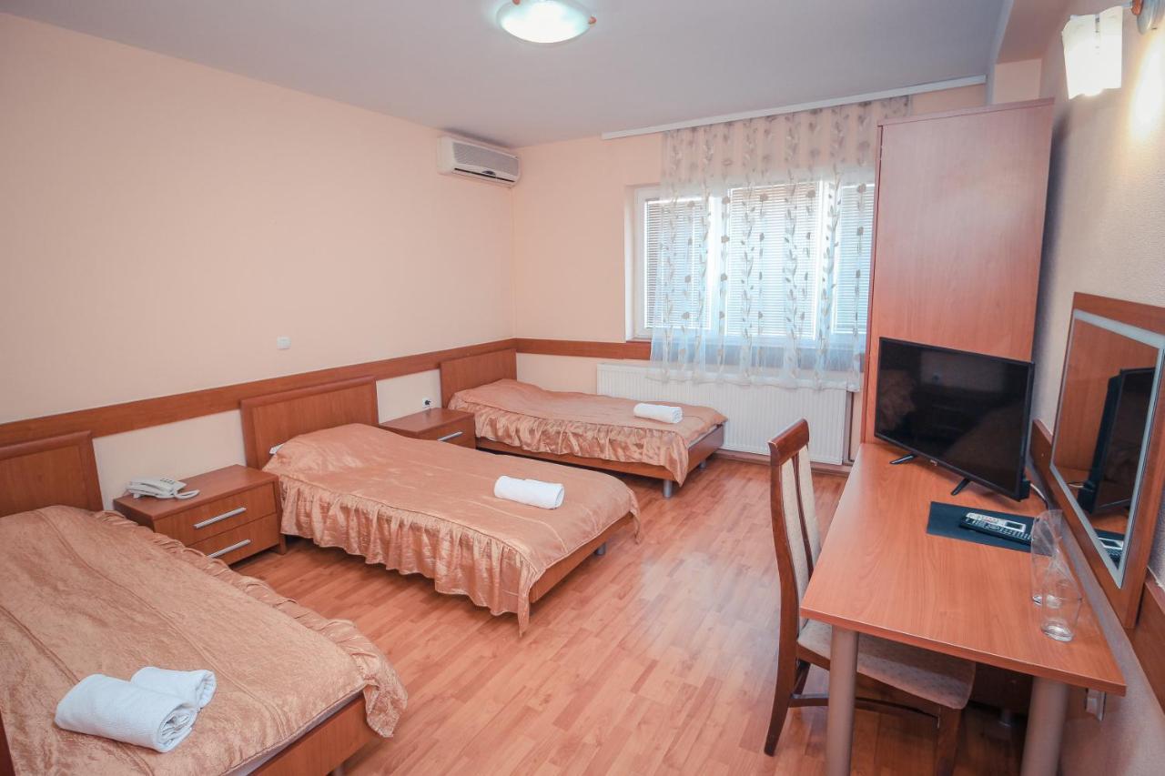 אוהריד Hotel Cingo מראה חיצוני תמונה